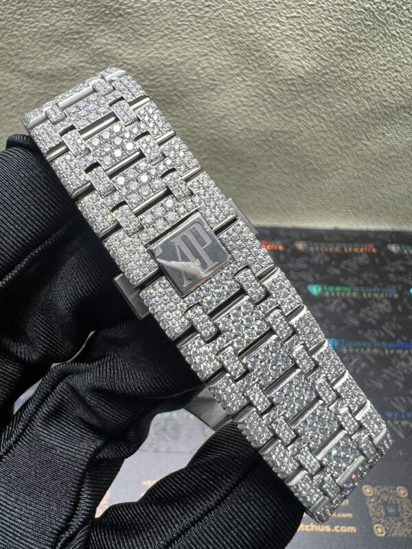 0023 Audemars Piguet Royal Oak 15500 41mm White Plain Black Dial All Small Stones Setting