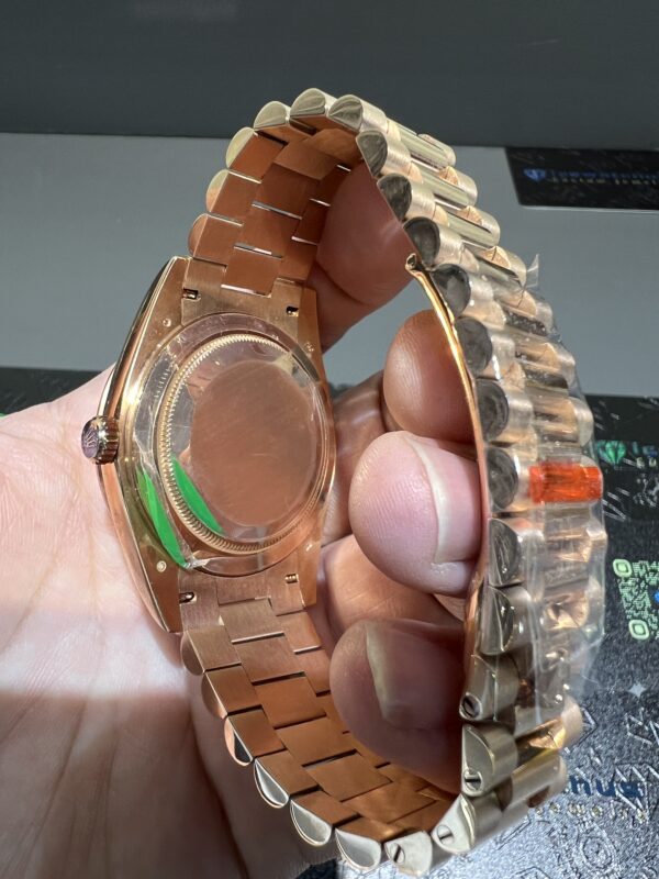 0039 Rolex Daydate 40mm Rose Gold Baguette Dial One Row Stone Bezel President Band