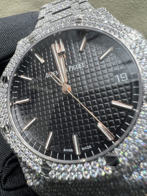 0023 Audemars Piguet Royal Oak 15500 41mm White Plain Black Dial All Small Stones Setting