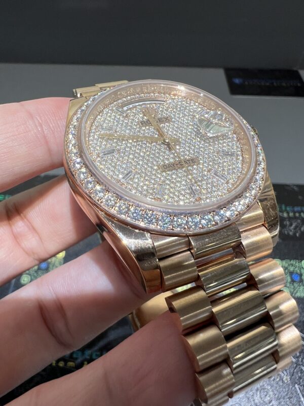 0039 Rolex Daydate 40mm Rose Gold Baguette Dial One Row Stone Bezel President Band