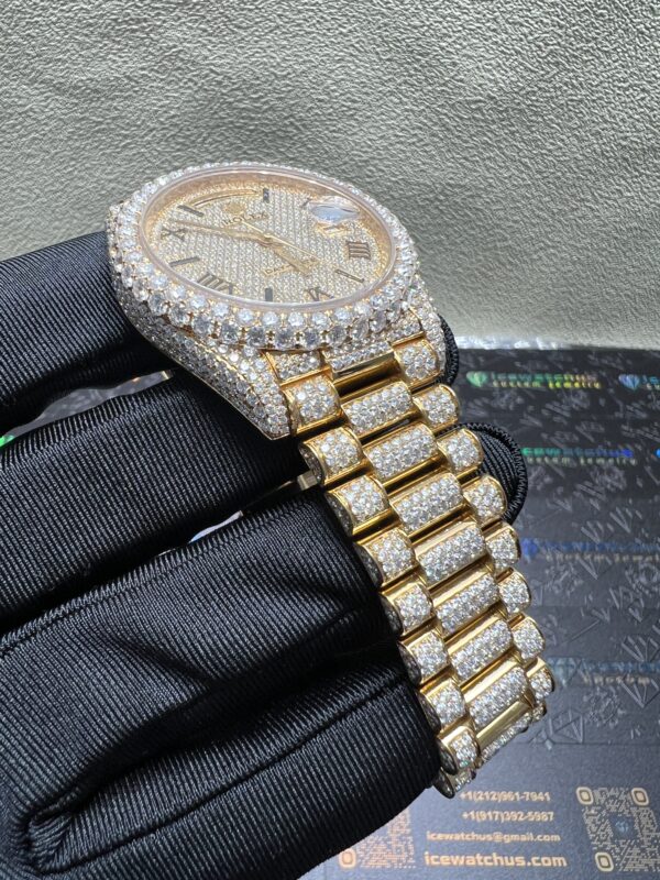 0042 Rolex Daydate 40mm Yellow Gold Two Rows Stone Bezel President Band