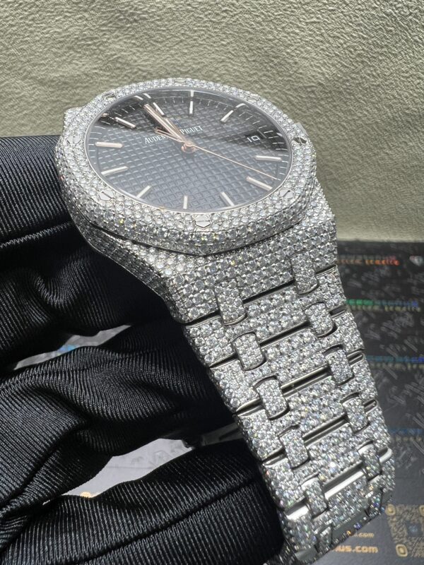 0023 Audemars Piguet Royal Oak 15500 41mm White Plain Black Dial All Small Stones Setting