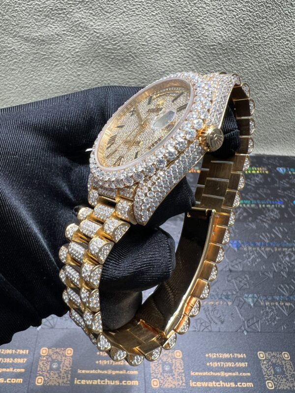 0042 Rolex Daydate 40mm Yellow Gold Two Rows Stone Bezel President Band
