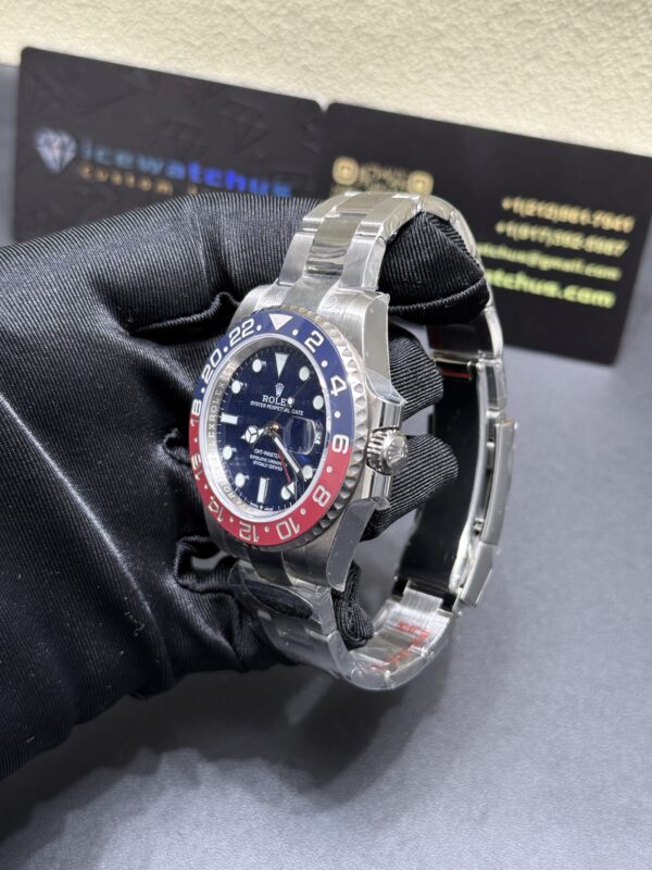 0148 GMT Oyster band