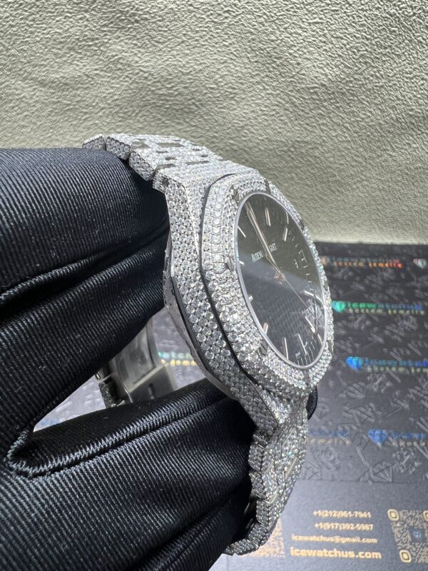 0023 Audemars Piguet Royal Oak 15500 41mm White Plain Black Dial All Small Stones Setting