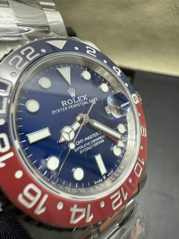 0148 GMT Oyster band