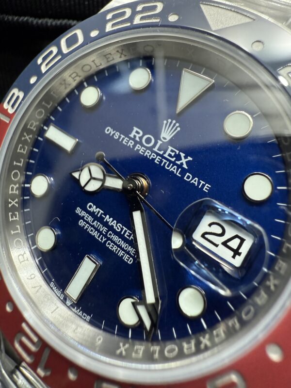 0148 GMT Oyster band