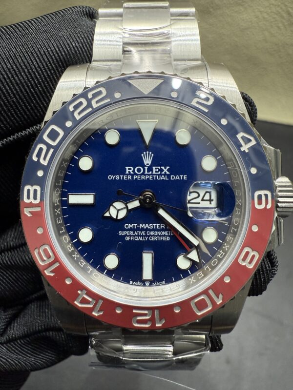 0148 GMT Oyster band