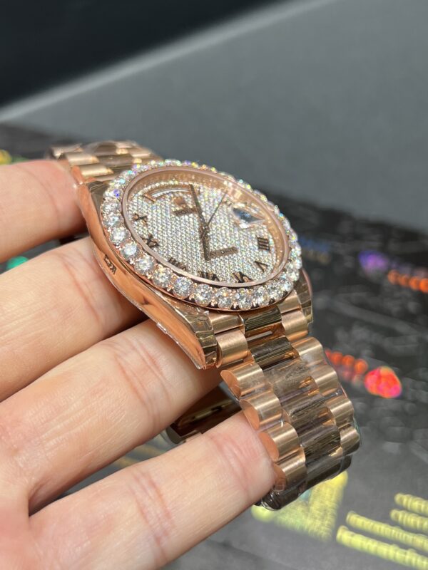 0095 Rolex Daydate 40mm Rose Gold Roman Dial One Row Big Stone Bezel President Band
