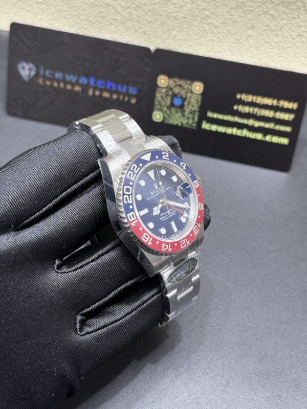0148 GMT Oyster band