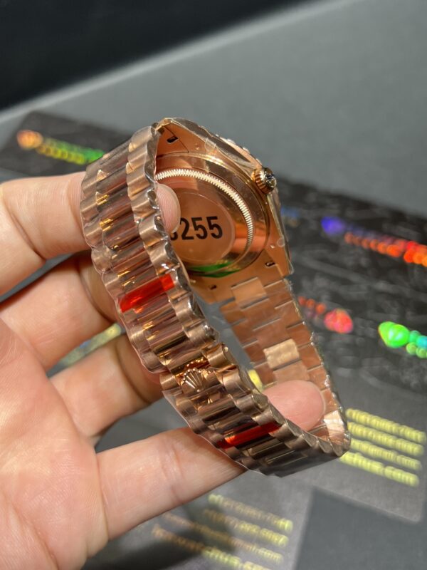 0095 Rolex Daydate 40mm Rose Gold Roman Dial One Row Big Stone Bezel President Band