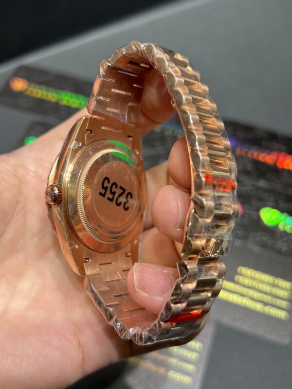 0095 Rolex Daydate 40mm Rose Gold Roman Dial One Row Big Stone Bezel President Band