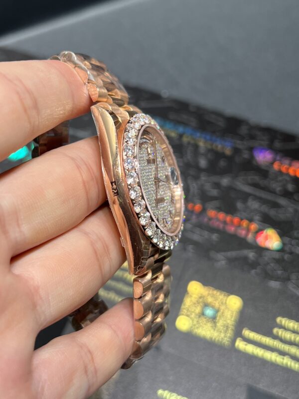 0095 Rolex Daydate 40mm Rose Gold Roman Dial One Row Big Stone Bezel President Band