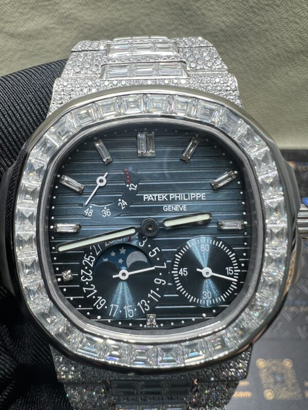 0044 Patek Philippe Nautilus 5712 40mm White Plain Dial Baguette Bezel & Baguette Band