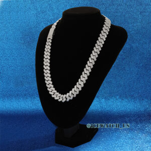 0060 925 Slive Moissanite Cuban Chains white 14mm 18in