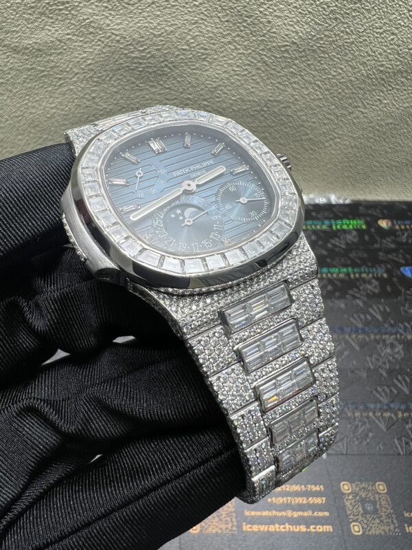 0044 Patek Philippe Nautilus 5712 40mm White Plain Dial Baguette Bezel & Baguette Band