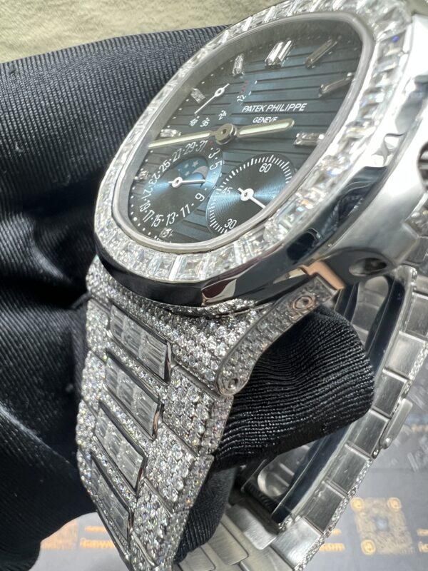 0044 Patek Philippe Nautilus 5712 40mm White Plain Dial Baguette Bezel & Baguette Band