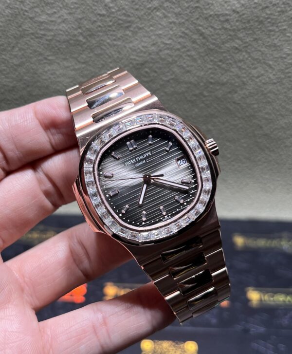 0010 Patek Philippe Nautilus 5711 40mm Rose Gold Baguette Bezel