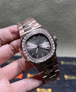 0010 Patek Philippe Nautilus 5711 40mm Rose Gold Baguette Bezel