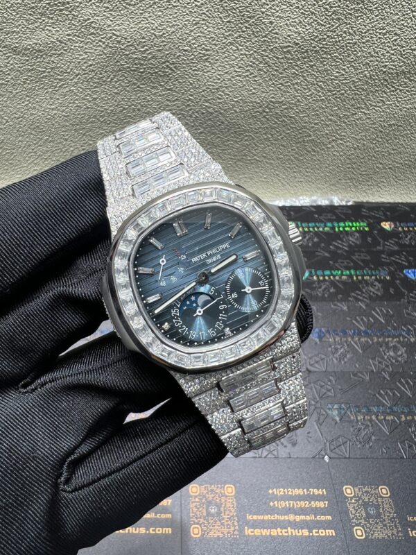 0044 Patek Philippe Nautilus 5712 40mm White Plain Dial Baguette Bezel & Baguette Band