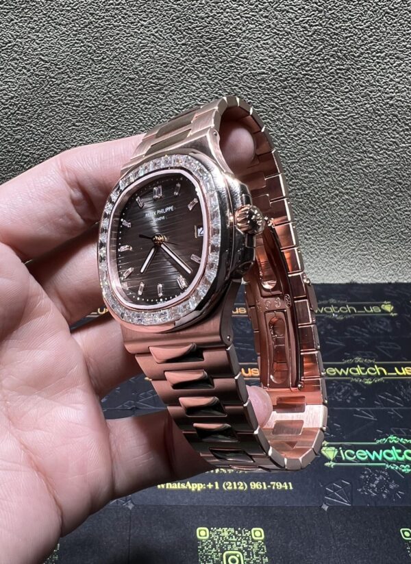 0010 Patek Philippe Nautilus 5711 40mm Rose Gold Baguette Bezel