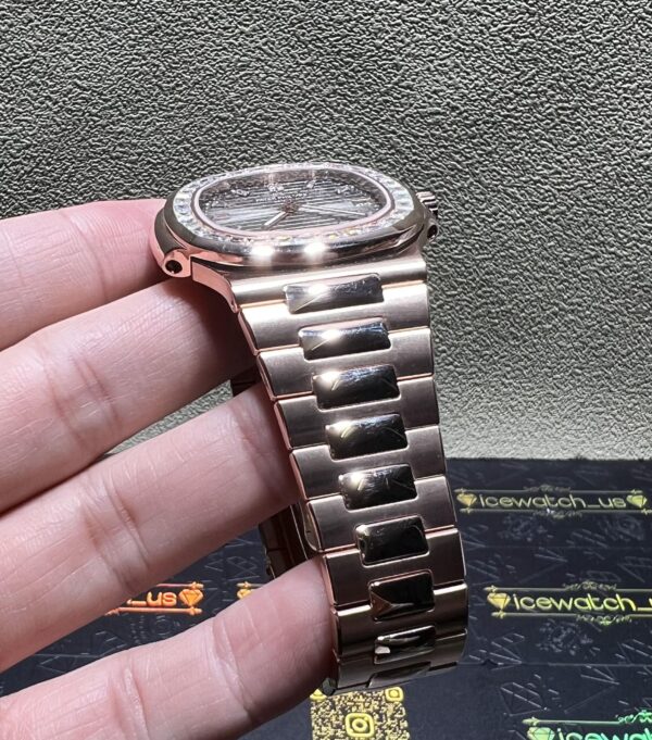 0010 Patek Philippe Nautilus 5711 40mm Rose Gold Baguette Bezel