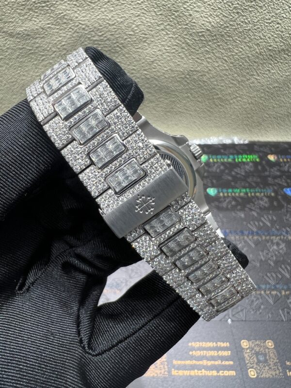 0044 Patek Philippe Nautilus 5712 40mm White Plain Dial Baguette Bezel & Baguette Band