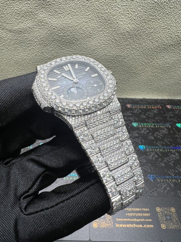 f3de951a914a83a2cfdb014013fe13f6 0021 Patek Philippe Nautilus 5712 40mm White Plain Dial Big Stone Bezel & Case Big Stone Band