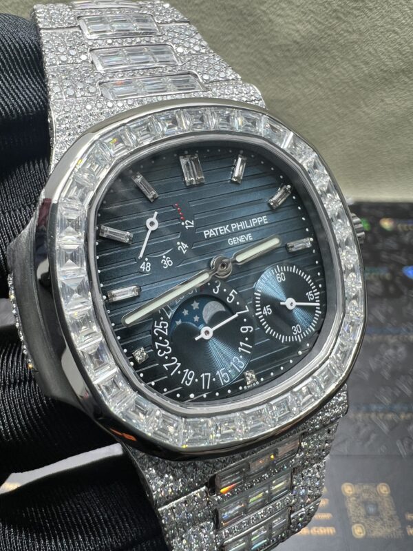 0044 Patek Philippe Nautilus 5712 40mm White Plain Dial Baguette Bezel & Baguette Band